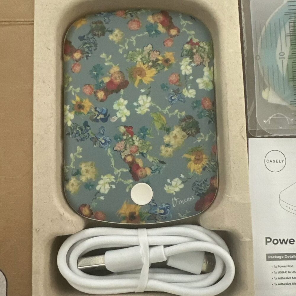 NEW Casely Van Gogh Museum Power Pod Magnetic Wireless Power Bank